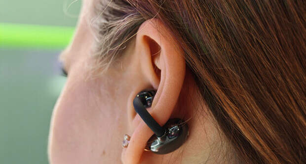 Врач Кастыро: накладные или костные наушники меньше всего вредят слуху
