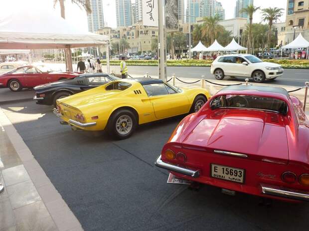Emirates Classic Carshow 2011 в Дубае (95 фото)