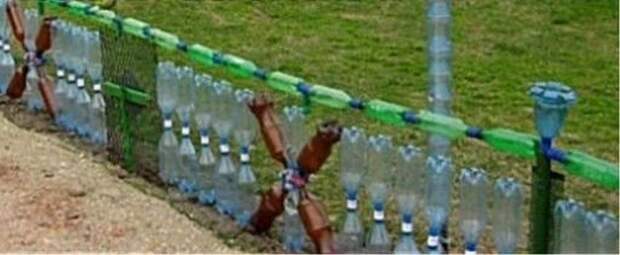 Забор из пластиковых бутылок для