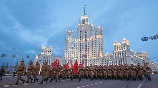 4 мая в центре Москвы ограничат движение транспорта в связи с репетицией парада Победы