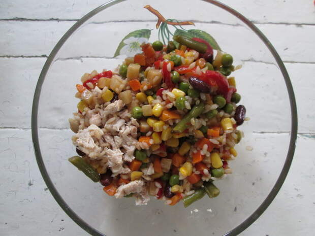Простой, а главное реально вкусный декор сделает салат особенным (+ 2 рецепта)