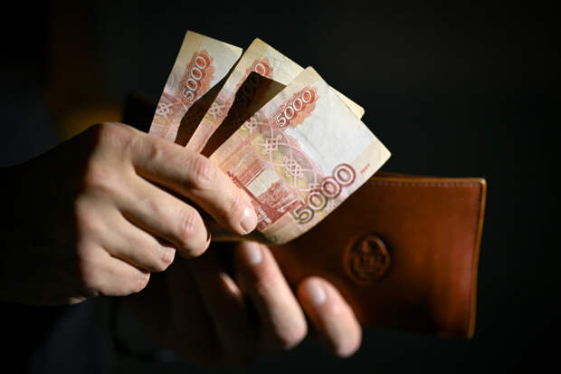 В России зафиксировали рост зарплат неквалифицированных рабочих