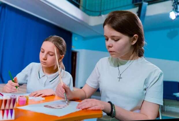 Дочь погибшего участника СВО побывала в "Орленке" при поддержке фонда «Защитники Отечества»