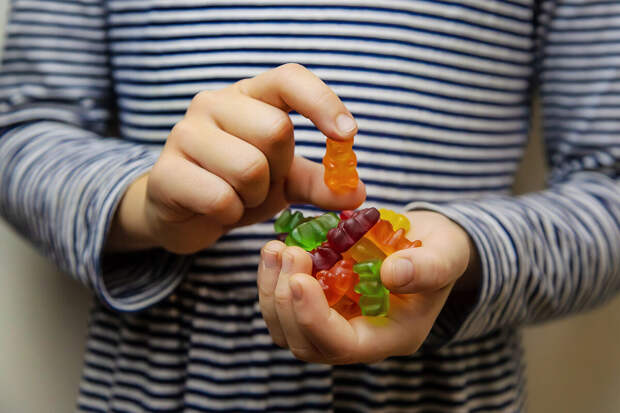 Врач Кашух: полный запрет сахара детям может дать обратный эффект