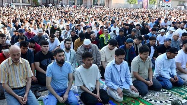 В праздновании Курбан-байрама в Москве приняли участие 200 тыс. мусульман