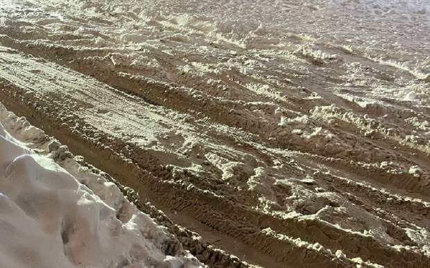 Родители учеников школы №76 в Рязани сообщили об опасной дороге