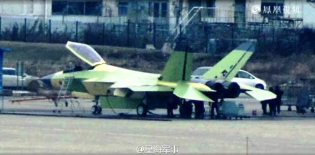 В Китае впервые поднялся в воздух второй прототип истребителя FC-31