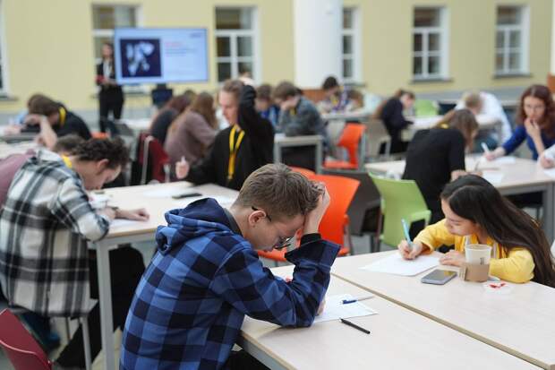 Диктант «Наука большой страны» собрал более 72 тыс. участников