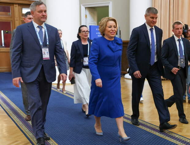 Спикер Совета Федерации Валентина Матвиенко приехала на встречу с коллегами в Таврический дворец. Фото: Петр Ковалев/ТАСС