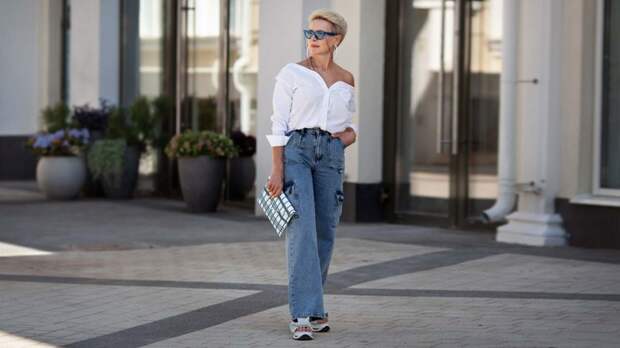 Какие джинсы выбрать женщинам старше 50 лет: лучшие модели для стильного образа, которые подчеркнут достоинства фигуры