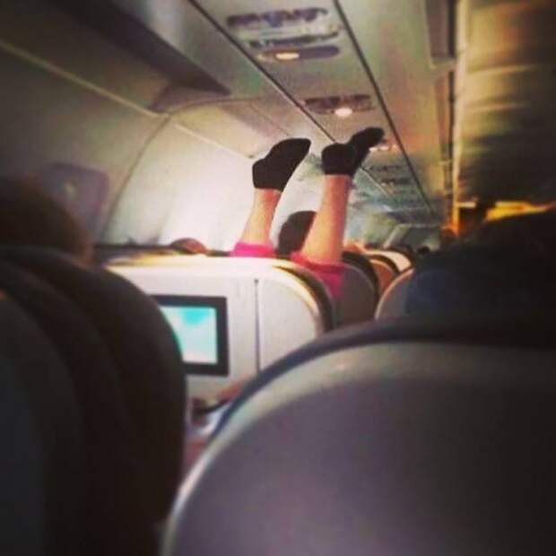 PassengerShaming17 Бывшая стюардесса выкладывает фотографии самых отвратительных пассажиров самолётов