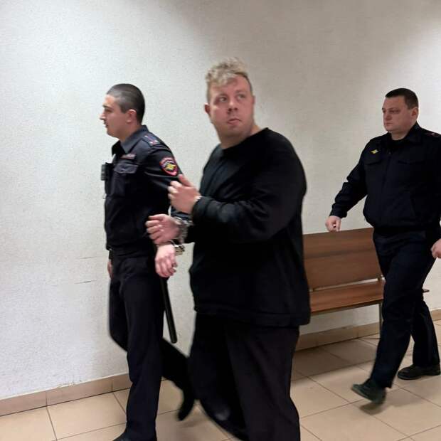 Обвиненный в удушении детей российский учитель ушел на СВО