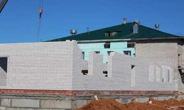 В Карпогорах начали кладку стен нового стационара Пинежской ЦРБ