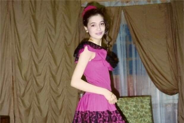 47-летняя российская актриса показала архивные фото с юности