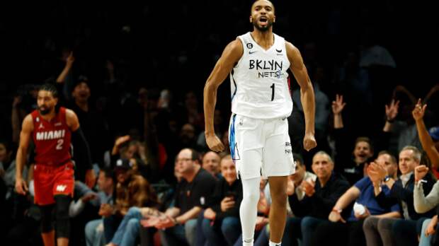 Mikal Bridges celebrates a play.