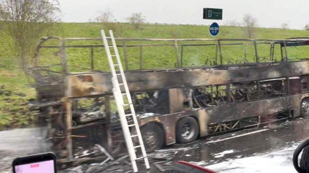 Автобус с фанатами футбольного клуба «Манчестер Сити» загорелся в Британии