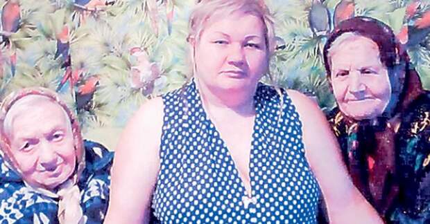 Женщина усыновила 10 бабушек и дедушек, чтобы заботиться о них