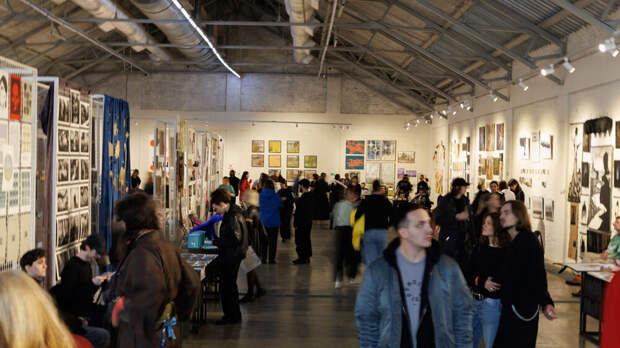 Как начинающему художнику заявить о себе: интервью с со-куратором ВИН-ВИН