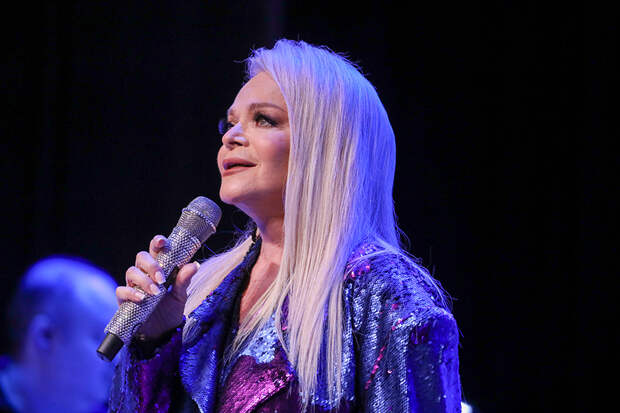 Подорвавшая здоровье Лариса Долина не бережет себя: вкалывает как лошадь