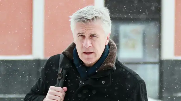 Суд снял с Калви ограничения на выход из дома