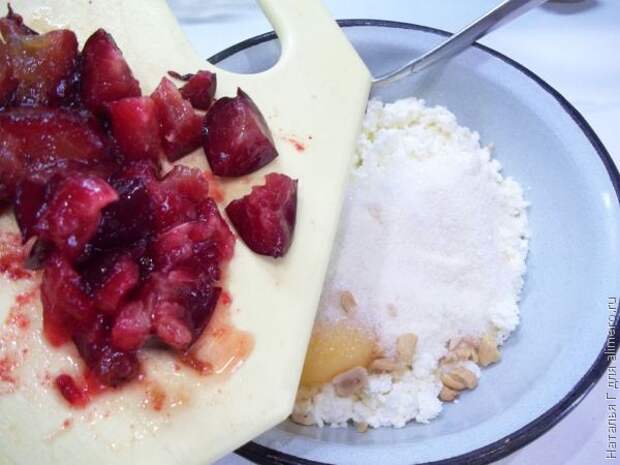 Сырники с орехами и сливами Сырники с орехами и сливами