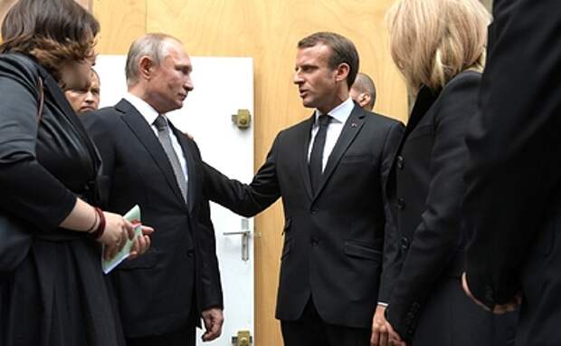 Президент Франции попытается примирить Зеленского с Путиным