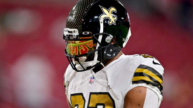 Mark Ingram walks off the field for the Saints.