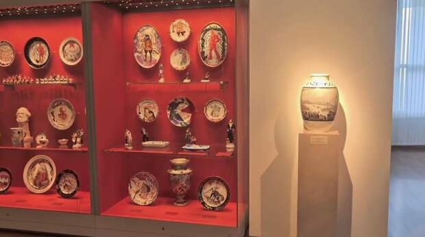 Чашка из костей: секретный ингредиент императорского фарфора, который делает посуду прозрачной и безумно дорогой