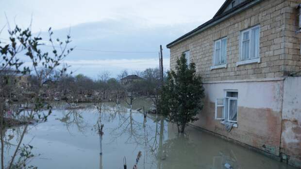 Мать пятерых детей из Дагестана рассказала, как вода затопила их квартиру