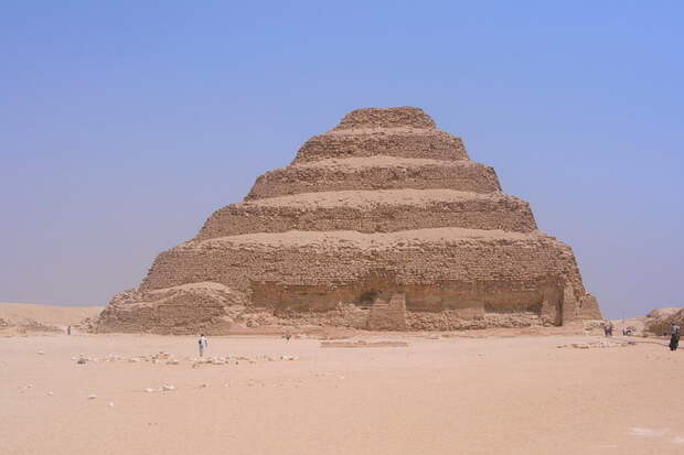 Ступенчатая пирамида Джосера. Фараон Джосер правил в середине XXVII века до н.э.