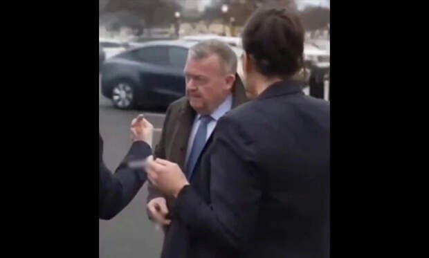 «Сигарета перед казнью»: гренландский и датский министры иностранных дел мрачно покурили, побывав «на ковре» у вице-президента США Вэнса