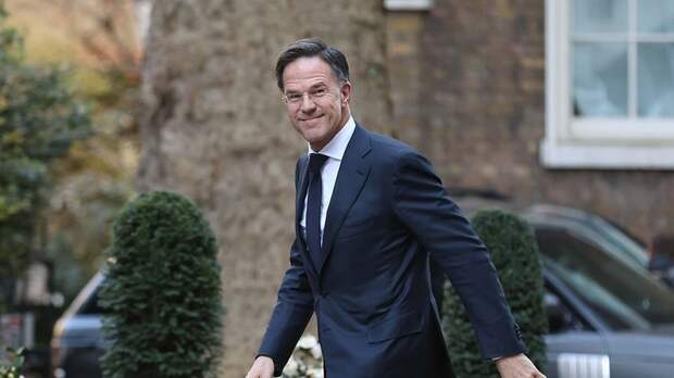 Politico: в НАТО посоветовали Рютте залечь на дно из-за критики Трампа