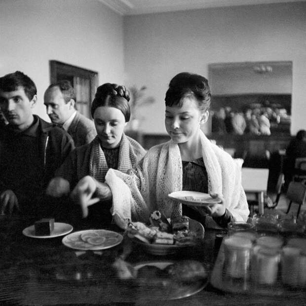 Редкие застольные фотографии любимых советских актёров из их домашних архивов