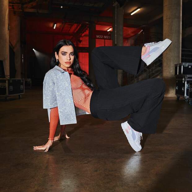 Мисс бикини: Дуа Липа похвасталась идеальным прессом