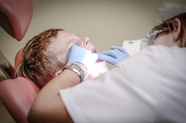 Стоматолог оценила пользу от удаления зубов мудрости