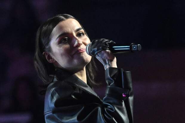 Певице Mona потребовался психотерапевт после расставания с Джараховым