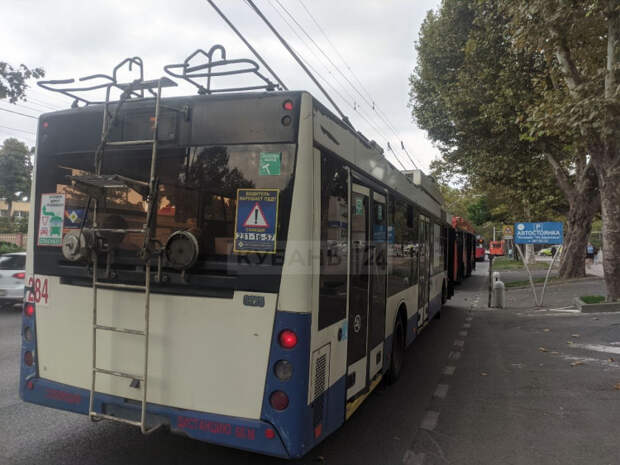 На Ставропольской в Краснодаре 45 минут стояли троллейбусы: в чем причина