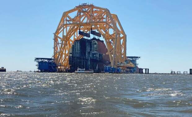 Грузовой Корабль "Golden Ray" спустя полтора года.