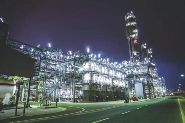 Иран атаковал НПЗ Мина Аль-Ахмади в Кувейте, завод охвачен пламенем