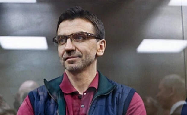 Экс-министр Абызов получил 12 лет колонии строгого режима Экс-министр Абызов получил 12 лет колонии строгого режима