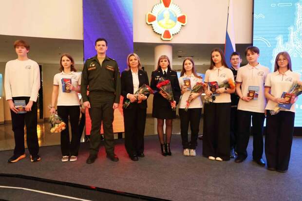 40 юным жителям Тульской области вручили первые паспорта в Музее оружия