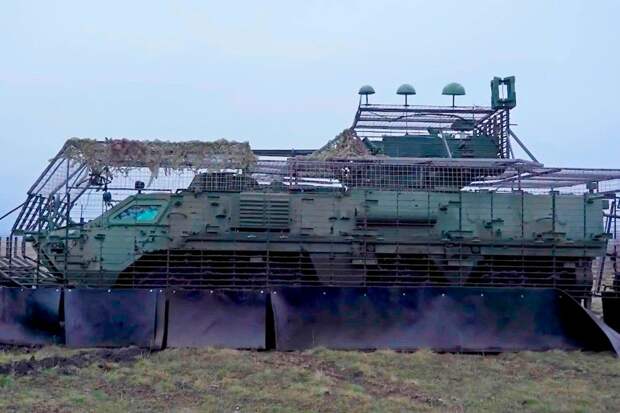 Опубликовано фото украинского БТР-4 "Буцефал" в "юбке"