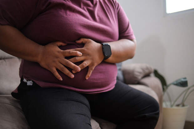 Тренер Брабечан: жир на мужских боках появляется из-за избытка калорий и низкой активности