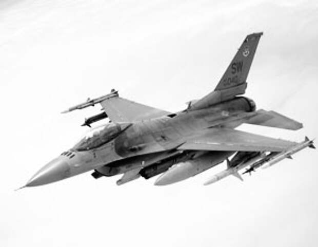 Американские истребители F-15 и F-16 во многом схожи с советскими МиГ-29 и Су-27