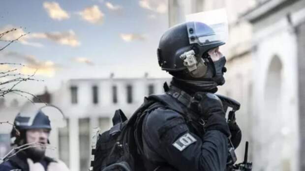 Во Франции отец на два года запер семилетнего сына в фургоне ради своей девушки