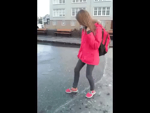Фейлы с девушками (26 гифок)